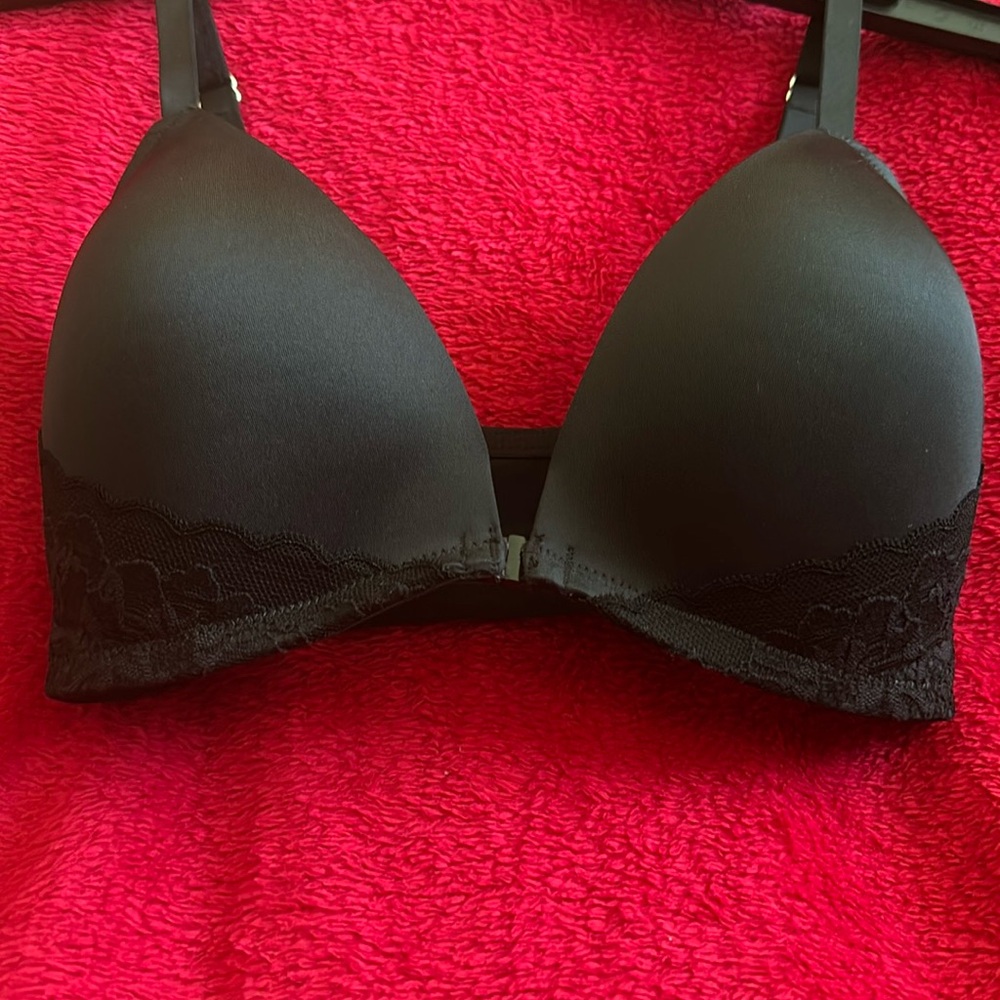 32DD Black Lacey Bra Front Closure NWT, Betsey Johnson Brand Convert
